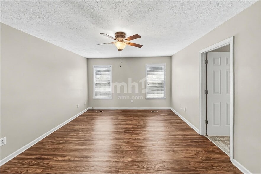 Building Photo - 201 Fox Hunt Ln