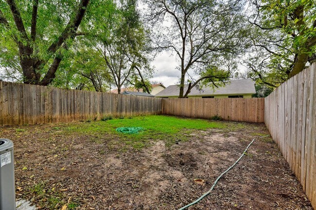 Building Photo - 10505 Little Pebble Dr