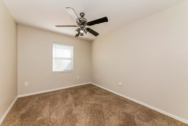 Building Photo - 208 Lookout Dr