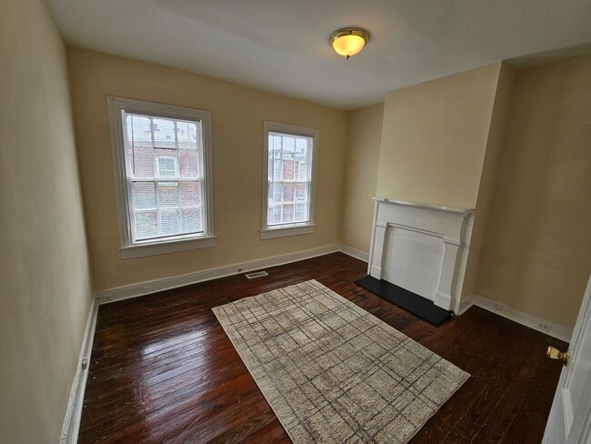 Building Photo - 2BR/1BA Rowhouse In Church Hill - Chimbora...