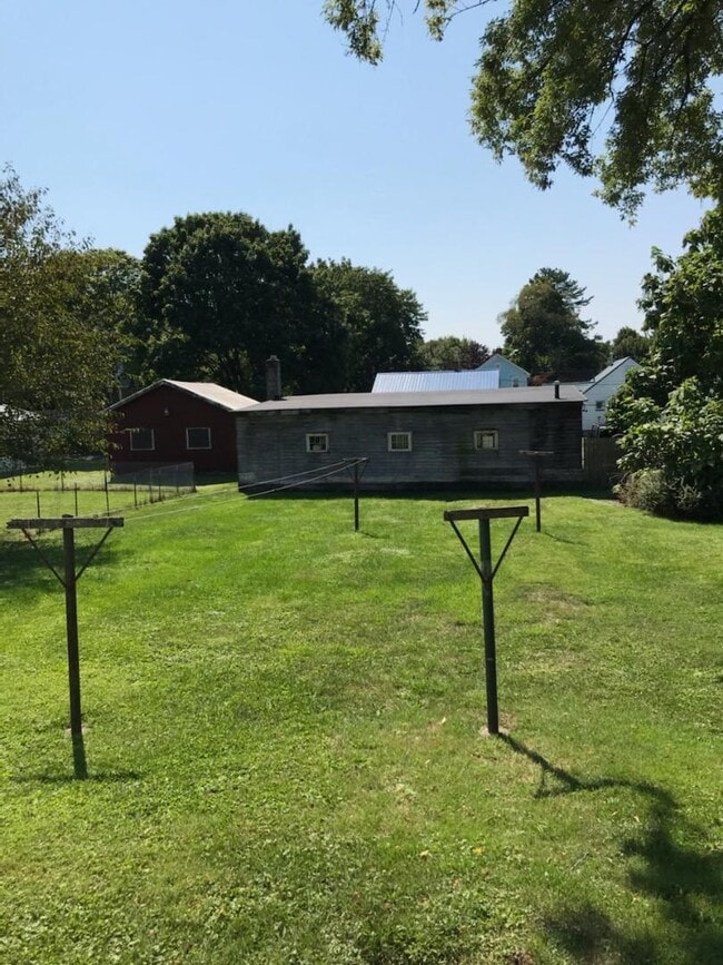 Building Photo - 374 Pine St