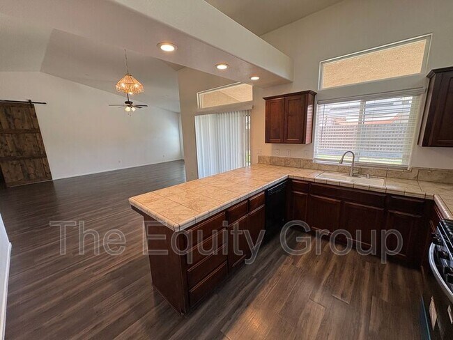 Building Photo - 30910 Jackrabbit St