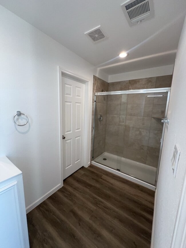 Building Photo - 695 Rd 5707