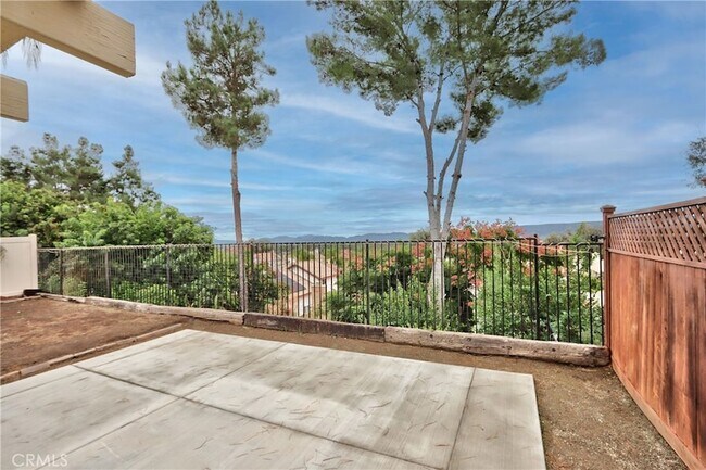 Building Photo - 24055 Golden Pheasant Ln