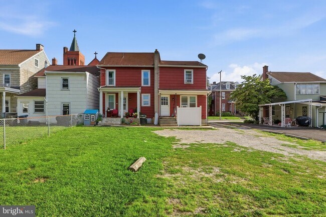 Building Photo - 219 3rd St