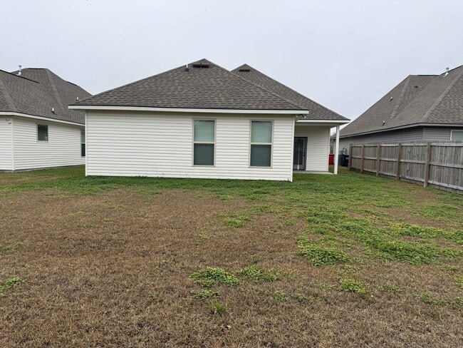 Building Photo - Spacious 4BR, 2BA Home in coveted Cambre Oaks Subdv - Gonzales