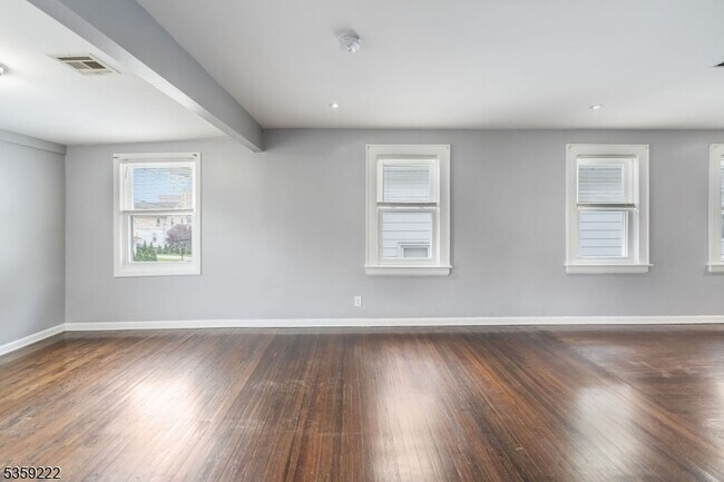 Building Photo - 1112 Thompson Ave