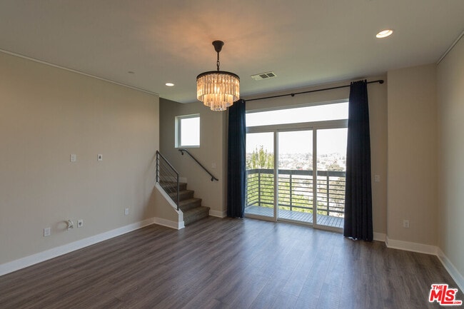 Building Photo - 2753 Waverly Dr