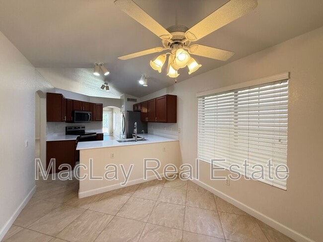 Building Photo - 766 E Baylor Ln