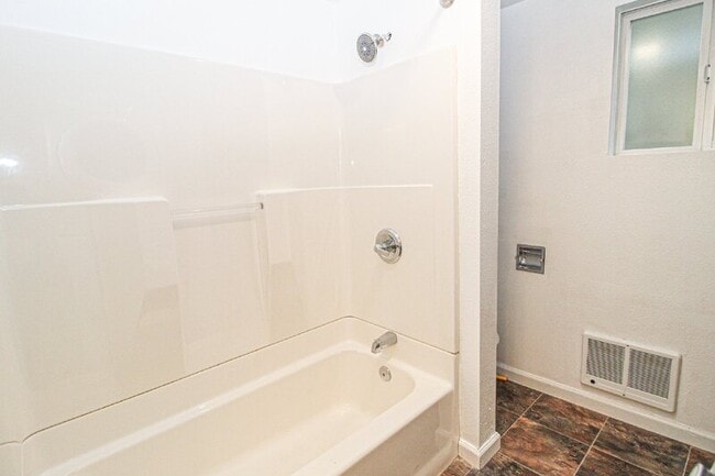 Building Photo - 1421 Grand Ave