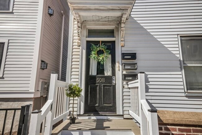 Building Photo - 508 E 3rd St