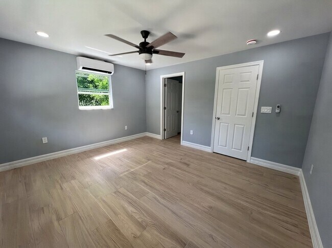 Building Photo - 2148 Aldridge Ave