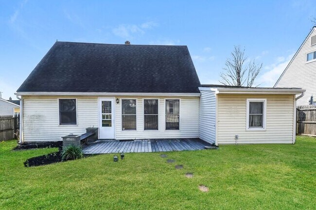 Building Photo - 18 Azalea Ln