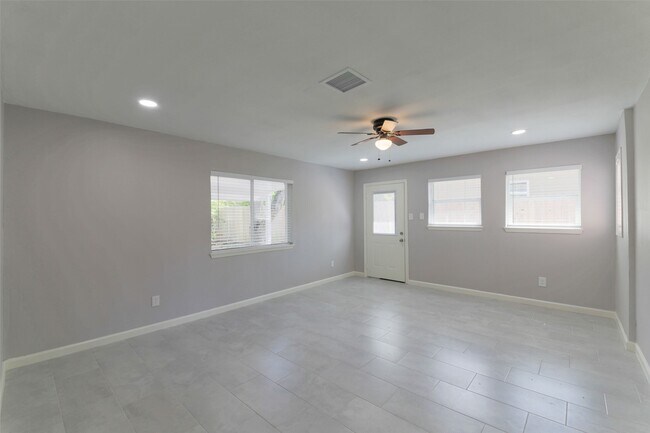 Building Photo - 3605 Barberry Dr