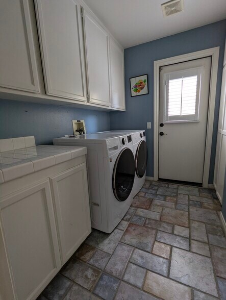 Building Photo - 2300 Rutland Pl