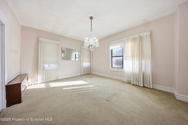 Building Photo - 612 Philo St