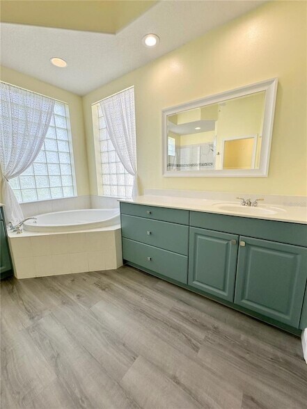 Building Photo - 8899 Eagle Bay Ct