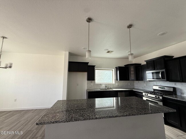 Building Photo - 11565 Leonor Duran St