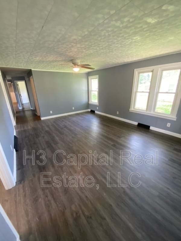 Building Photo - 562 Wilson Ave