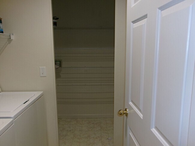 Building Photo - Nice two story 2 bedroom townhouse