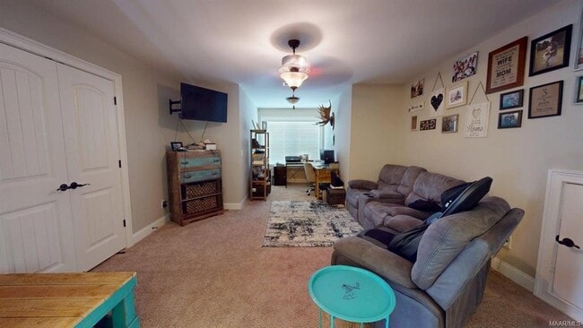 Building Photo - 440 Sydney Dr N