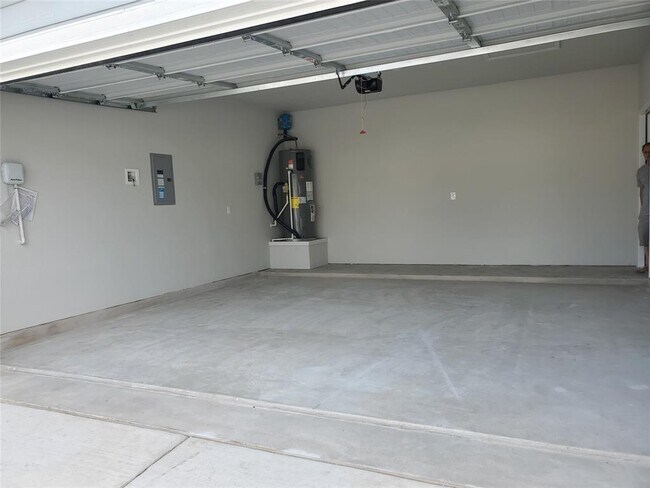 Building Photo - 13311 Riding Dr