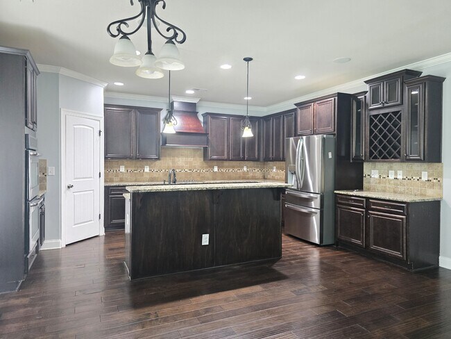 Building Photo - 8809 Crenshaw Dr