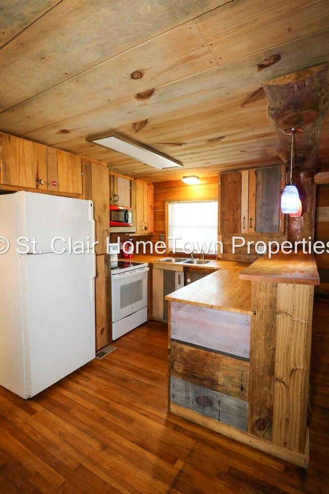 Building Photo - Beautiful Rustic Cabin