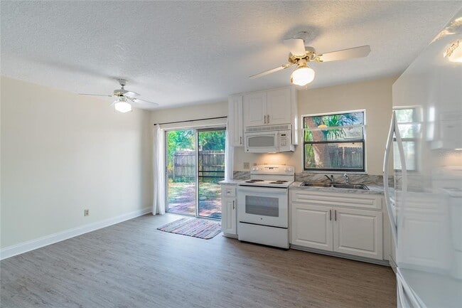 Building Photo - 2519 Elderberry Dr