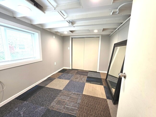 Building Photo - 1029 S Elmwood Ave