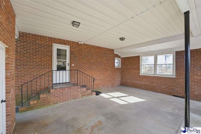 Building Photo - 2218 N Douglas St