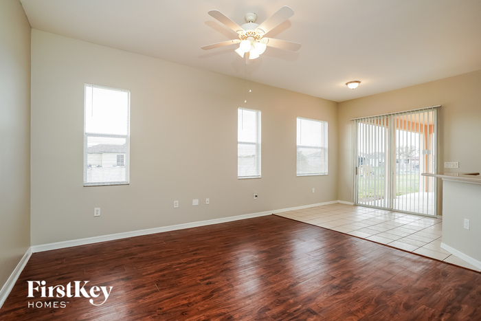 Building Photo - 226 Manasota St