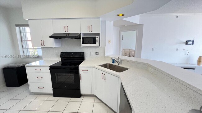 Building Photo - 3255 NE 184th St