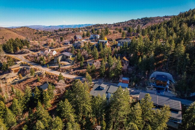 Building Photo - 255 Matterhorn Dr