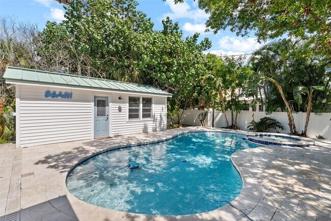 Building Photo - 759 Lantana Ave