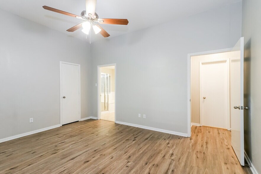Building Photo - 22835 W Waterlake