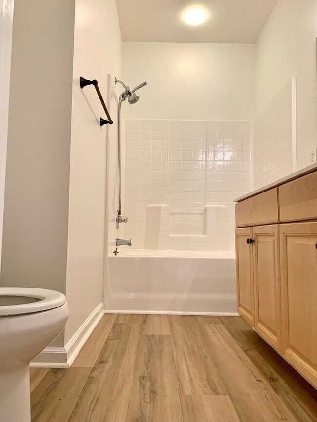 Building Photo - BEAUTIFUL 3 BED/2.5 BATH CONDO, SPACIOUS &...