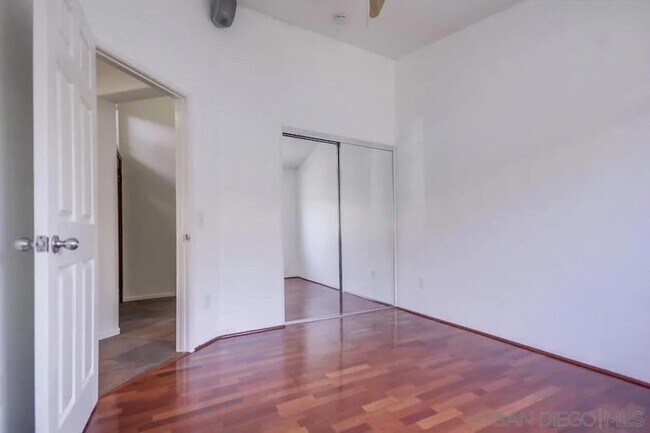 Building Photo - 2703 Lobelia Rd