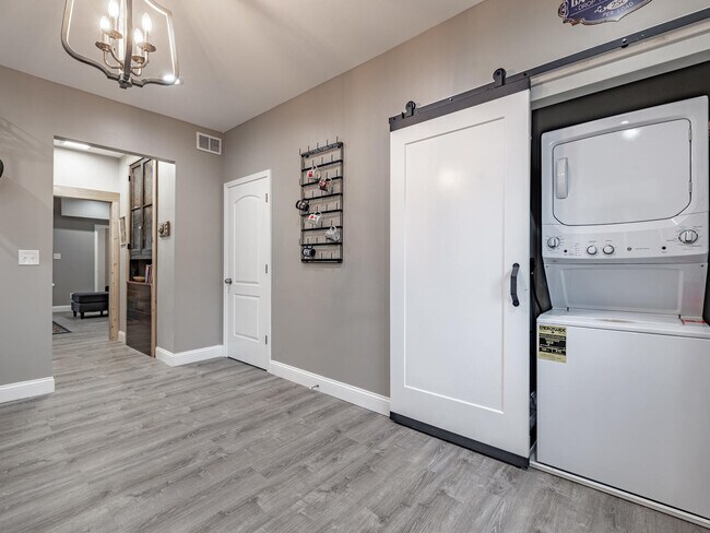 Building Photo - 3853 McRee Ave