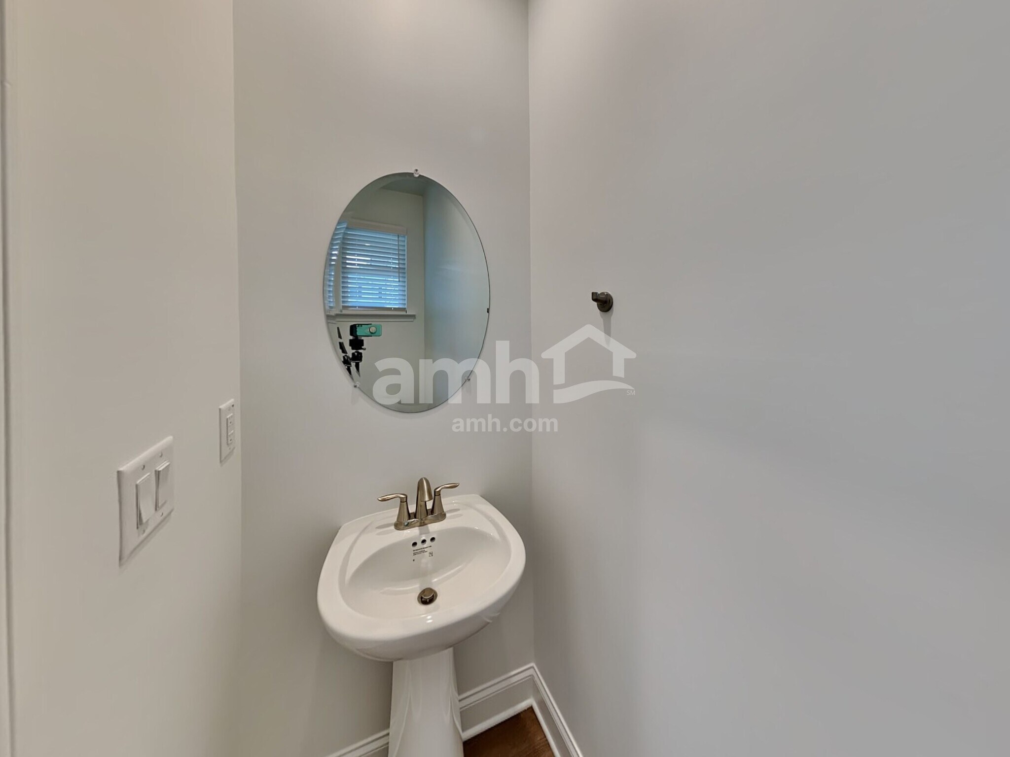 Building Photo - 1001 Highland Walk