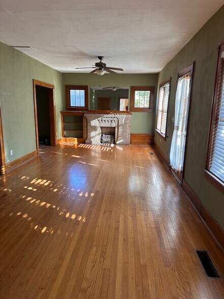 Building Photo - 516 S Crawford Ave