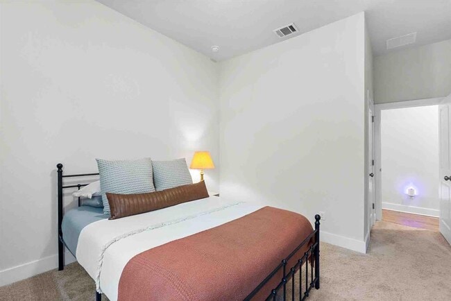 Building Photo - 185 Brooks Ranch Dr