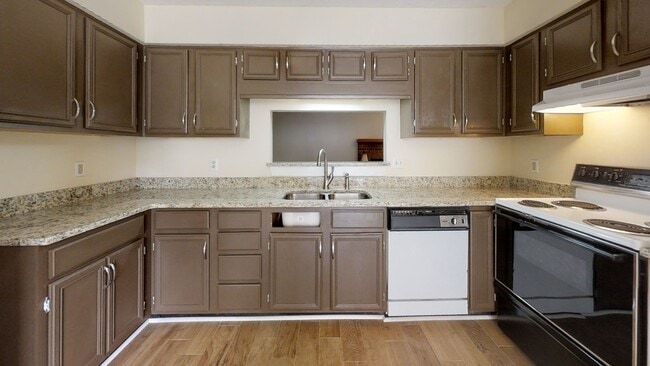 Building Photo - Chinook Street Townhome