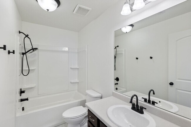 Building Photo - 4 bedroom/4 bathroom Home in Herriman!