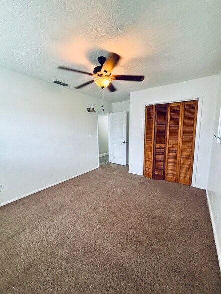 Building Photo - 1108 Myrtle Ln