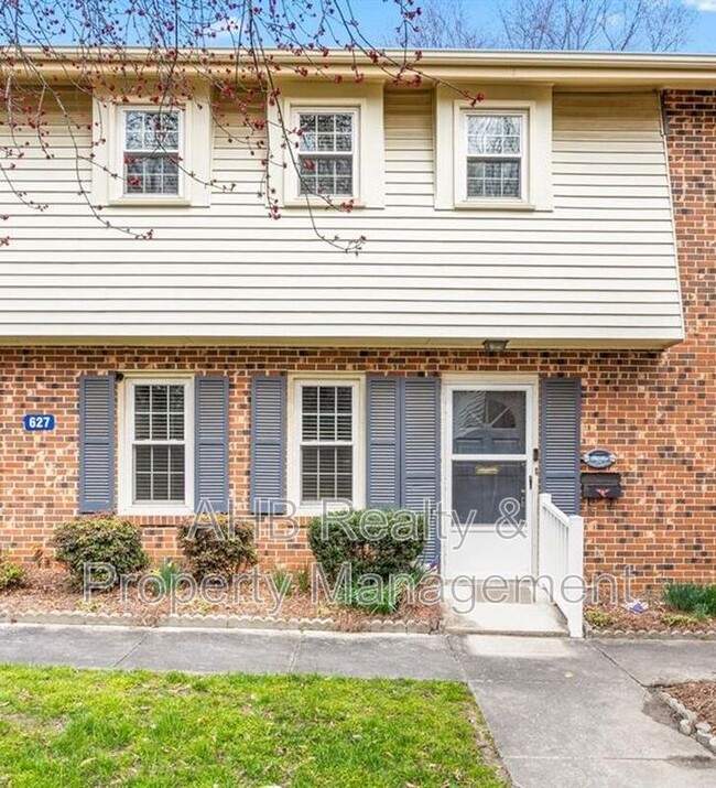 Primary Photo - 627 W Front St