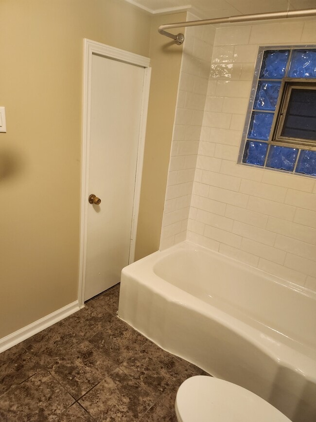 Building Photo - 238 N Lockwood Ave