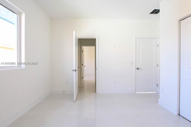 Building Photo - 15631 SW 11th Terrace