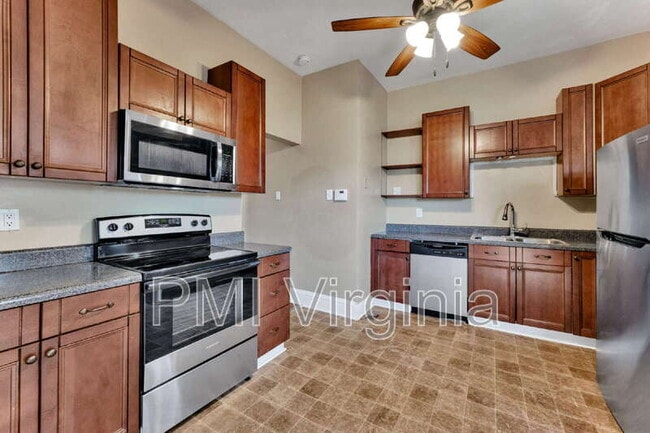 Building Photo - 527 W 26th St