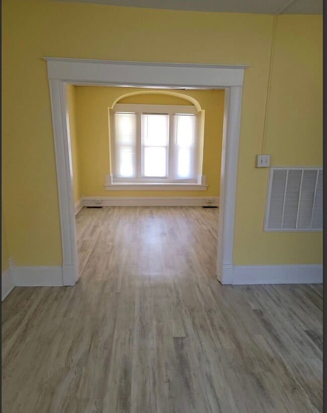 Building Photo - 319 E Vine St